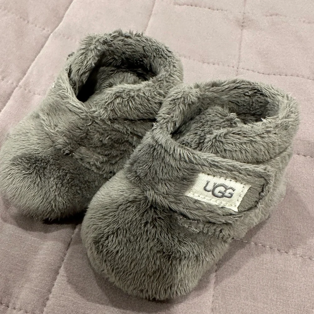 UGG Bixbee bootie in 0/1M - Picture 2 of 6